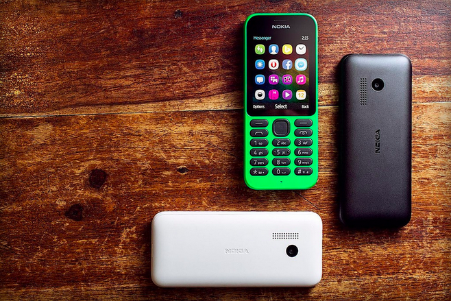 Nokia 215 – základní model pod křídly Microsoftu