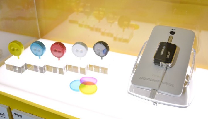 Asus ZenFlash – až 400x jasnější fotografie