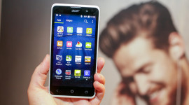 Acer na MWC ukázal nové telefony a chytrý náramek
