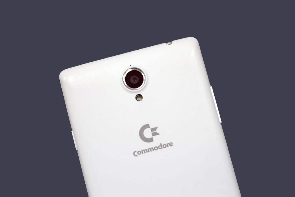 Commodore PET – Android telefon s dvěma emulátory pro retro hry