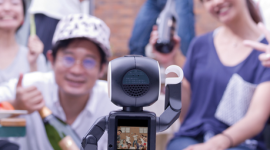 Sharp RoBoHoN – v Japonsku si zavolají z robota