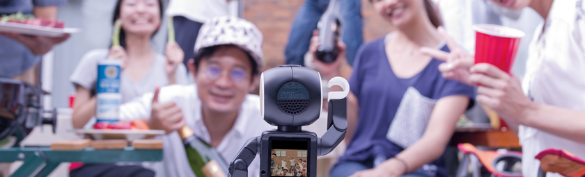 Sharp RoBoHoN – v Japonsku si zavolají z robota