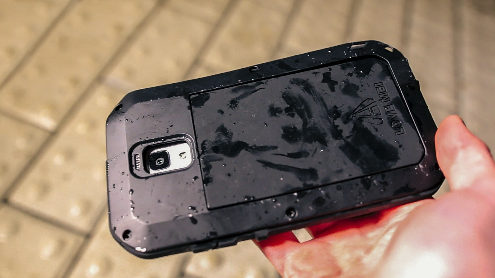 Video crash test – odolný kryt pro Xiaomi Mi4